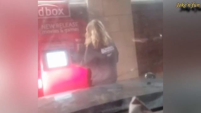 Funny Scare Pranks l А ты бы испугался? Испуги, приколы над людьми смотреть онлайн