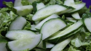 Микс салат с огурцами и помидорами