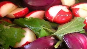 Маринованные овощи с мелиссой