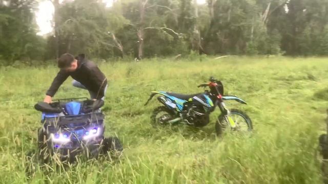 Покатушки на квадроциклах 200-300 кубиков Линхай М200, Шармакс Активатор 250 и 620 Форс смотреть онлайн