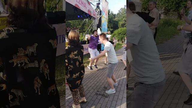 Фестиваль УЛИЧНАЯ ЕДА. VULITSA EZHA. 19.06.2022. Квадрокоптер наблюдает.. смотреть онлайн