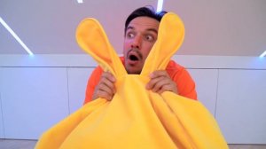 Сеня и Ники играют с невидимкой