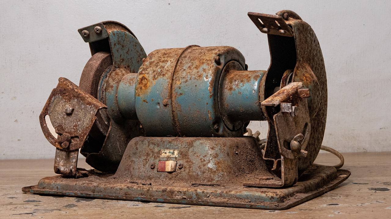 Реставрация ржавой настольной шлифовальной машины 1980-х годов смотреть онлайн