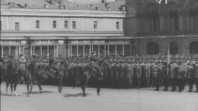 Кинофильм «Первомайский парад
в Москве» (ЦСДФ, 1945 г.), фрагмент.