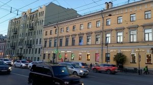 Питер Сакура цветет на Литейном проспекте