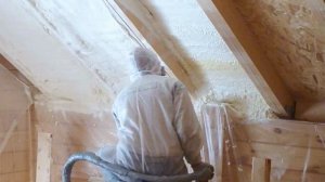 Утепление мансарды загородного дома напылением ППУ ( пенополиуретана). Закрытая ячейка. Фреон. 141b