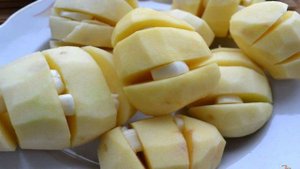 Картофель, запеченный с чесноком