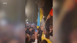 Флаг Украины сорвали со здания мэрии в польском городе Бяла-Подляска