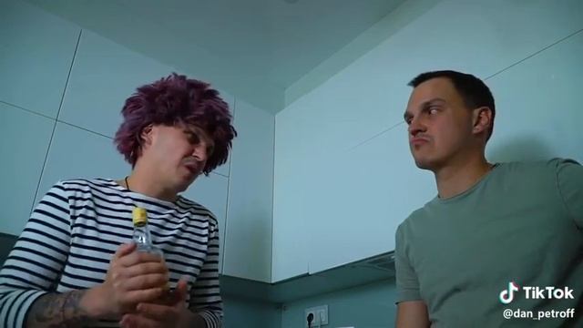 Давай бухнем?