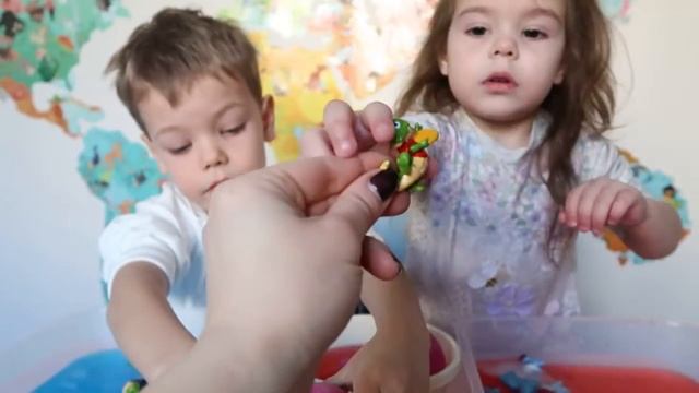 Kinder Ice Age Challenge // Играем со льдом, достаем старые коллекции киндеров смотреть онлайн