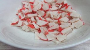 Салат из крабовых палочек с яблоком