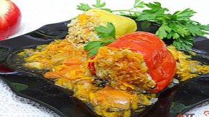 Перец фаршированный с овощным соусом