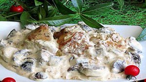 Курица с лесными грибами в сметанном соусе