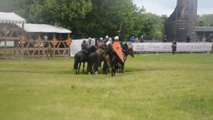 Конный бой за знамя.