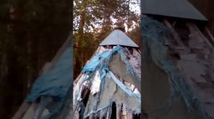 Заброшенные дома в лесу. Высокогорье. An abandoned house in the woods