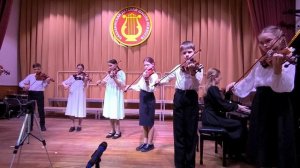 17. Э. Колмановский - «Алёша», К. Листов «В землянке». Исполняет ансамбль скрипачей.