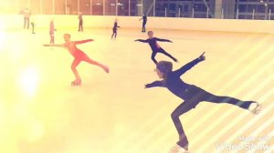 Школа фигурного катания... Аксель- синхронно...⛸️