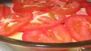 Страта с овощами и колбасой