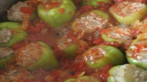 Фаршированный перец с подливой из грибов