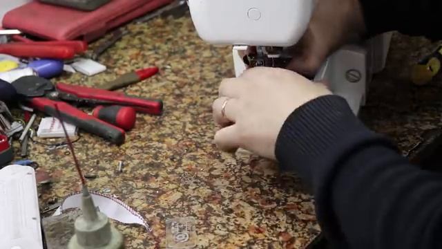 Машинка петлит снизу смотреть онлайн