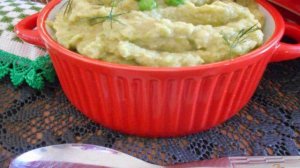 Гарнир из цветной капусты с зеленым горошком и карри