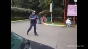 АВТОМОБИЛЬНЫЕ ПРИКОЛЫ!!! ТАНЦУЮТ ГАИШНИКИ (ДПСНИКИ, ГИБДДНИШНИКИ)!!! ВЕСЕЛО!!!! ЗАЖИГАТЕЛЬНО!!!!