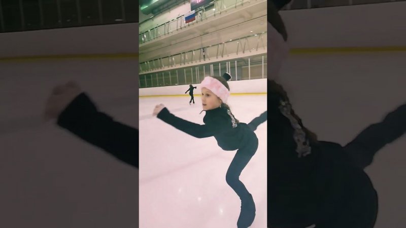 Шпагат в воздухе (или Grand Jeté)Это зрелищное движение. Звёздочка моя⛸️