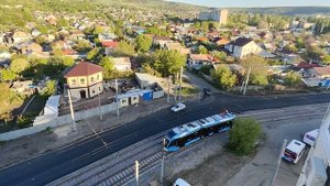 Саратов 1 мая 2025, Новый трамвай скрипит, что нового невероятного. Новый трамвай и скрипит сильнее