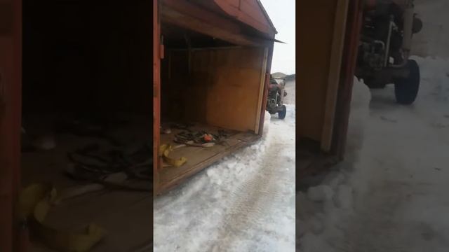 Мини погрузчик. Вывозим снег смотреть онлайн