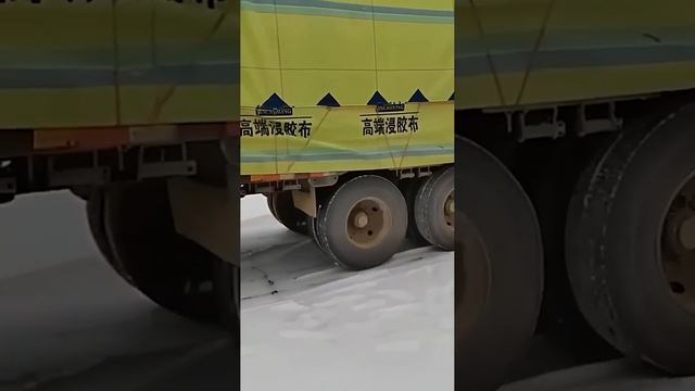 Спускаемся на паром. Опасный заезд