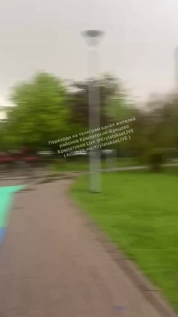 В поликлинику 195 на Крылатским холмах приехали пожарные, скорая и полиция