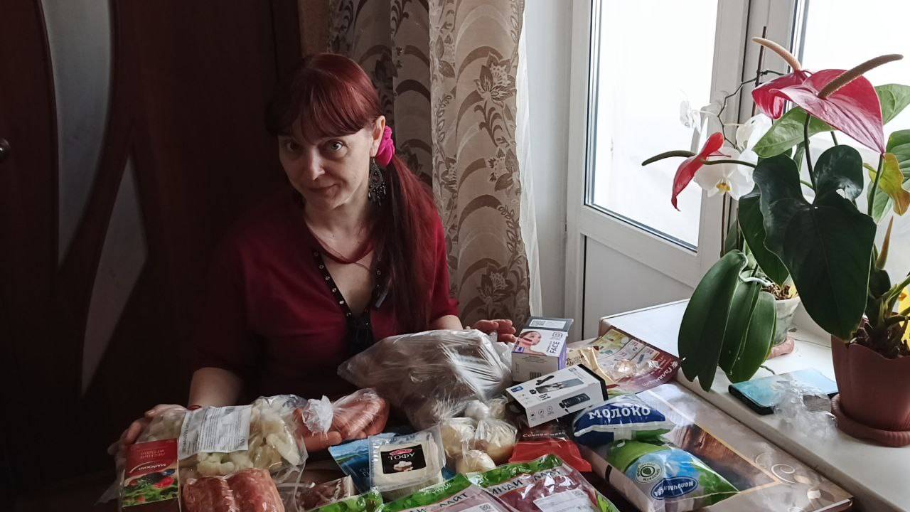 Мы тут затарились на ужин и не только. Сходили по магазинчикам. Потратили несколько тысяч рублей.