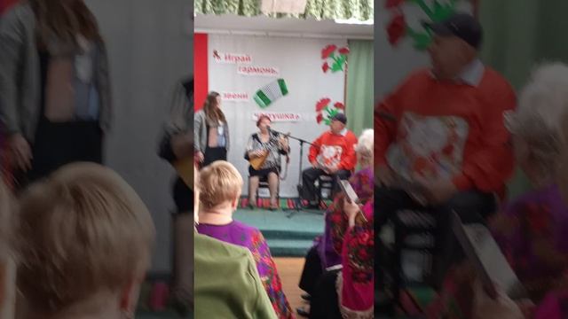 Оба, да оба, а где моя зазноба... А в огороде яма, она наверно тама...