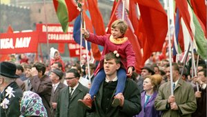 ПЕРВОМАЙСКАЯ ПРОГУЛКА.С ПРАЗДНИКОМ 1 МАЯ!