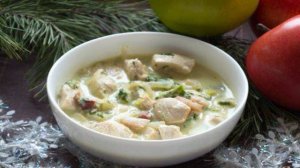 Курица тушеная в сливках со шпинатом