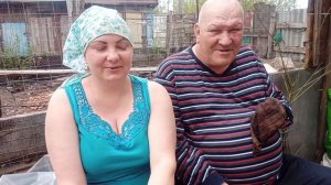 БАБУШКА РЯДЫШКОМ С МУЖЕНЬКОМ, ЦЕЛЫЙ ДЕНЬ БЫ СЛУШАЛА