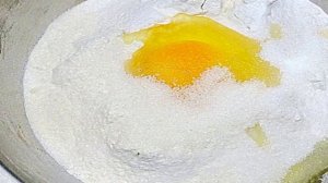 Панкейки на кефире с черничным джемом