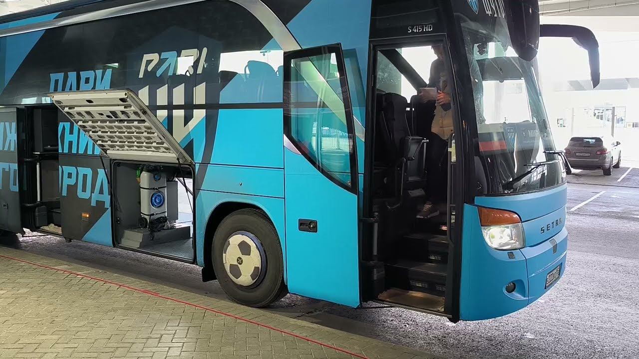 Пари НН - Крылья Советов, 08.10.23 | Прибытие нижегородцев на стадион перед матчем | Дом спорта НН