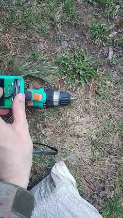 Включаем шуруповёрт от внешнего источника.