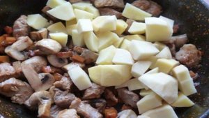 Овощное рагу со свининой