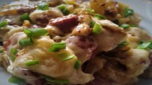 Запеченный картофель с колбасками и сыром