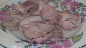 Салат с мидиями и кальмарами