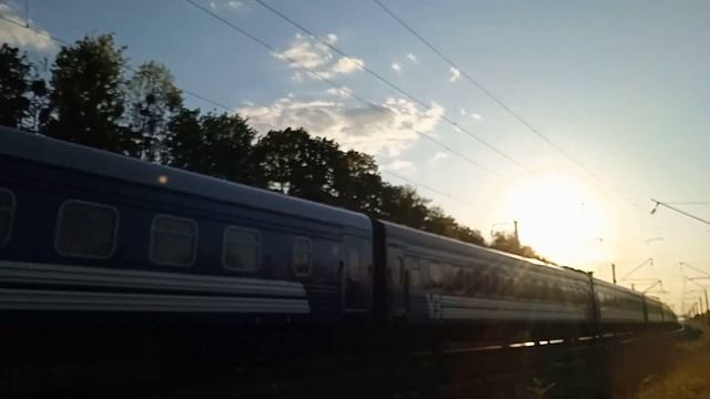 ЧС8-076 з поїздом №22/104 Львів — Харків/Краматорськ