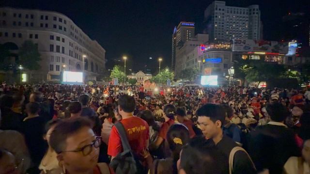 Ночью 29 и 30 апреля в Хошимине, Вьетнам