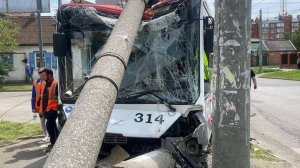 На Кубани в ДТП с троллейбусом, врезавшимся в столб, пострадали четыре человека