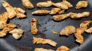 Салат из куриного филе с авокадо