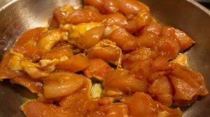 Курица в соусе с грибами и черносливом