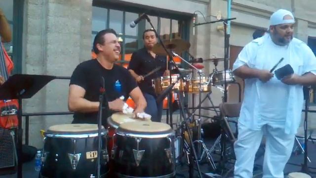 Joe Rendon solo with Salsa Con Soul at The 15th Annual Chicago Summer Dance at Jackson Park смотреть онлайн