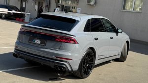 Оклейка Audi Q8 цветной полиуретановой пленкой цвета Nardo Grey, перешив руля и ручки КПП