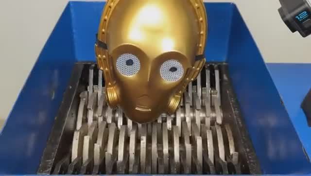 Измельчаем шредером резиновые фигурки !